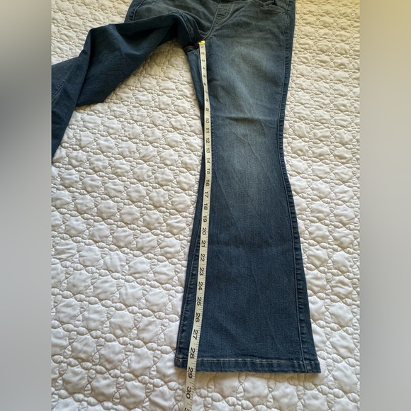 Classic Blue Women's Jeans - Picture 7 of 11